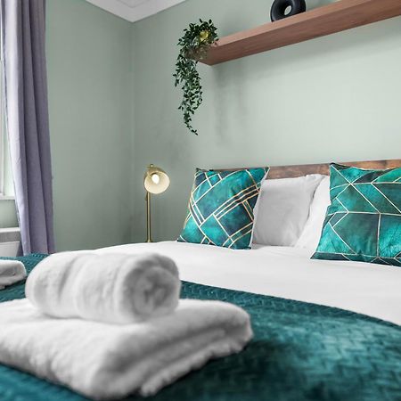 Chic 2 Bedroom Apartment Near Liverpool Street By Gold Stays London Kültér fotó