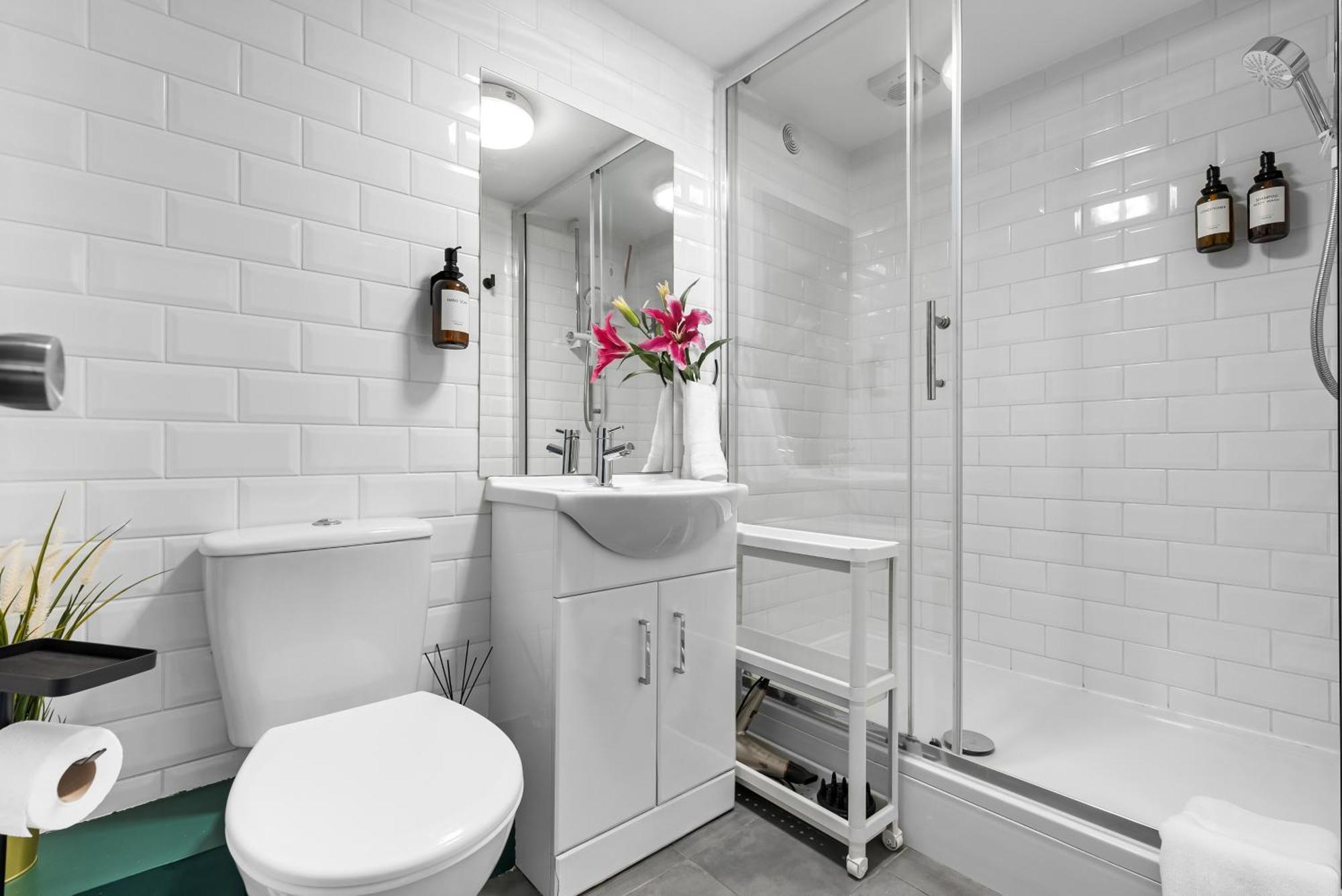 Chic 2 Bedroom Apartment Near Liverpool Street By Gold Stays London Kültér fotó