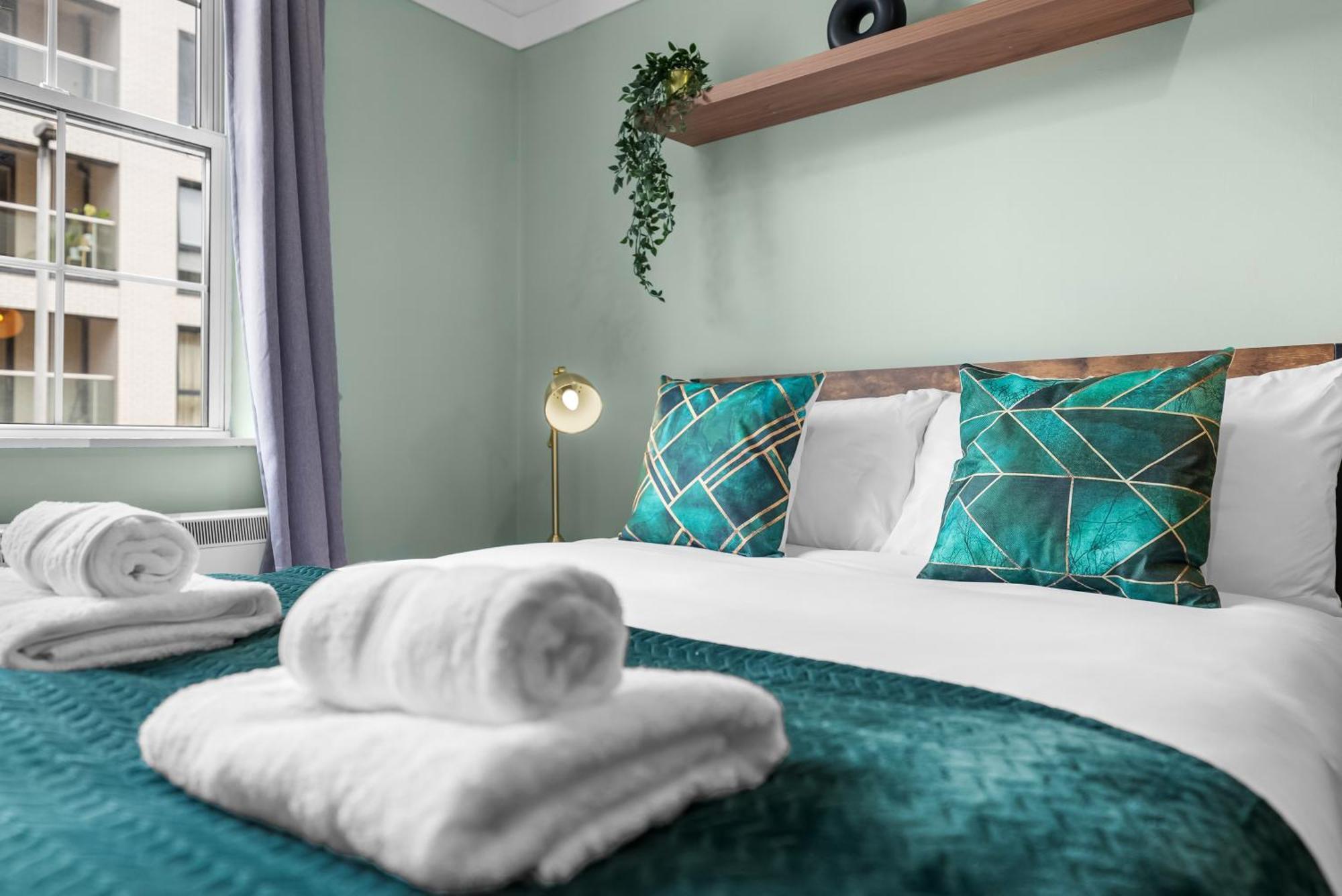 Chic 2 Bedroom Apartment Near Liverpool Street By Gold Stays London Kültér fotó