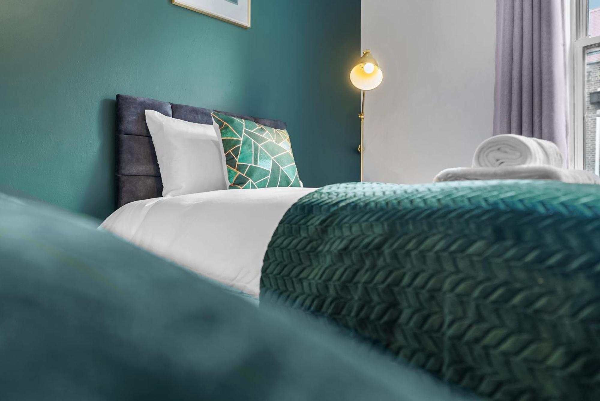 Chic 2 Bedroom Apartment Near Liverpool Street By Gold Stays London Kültér fotó
